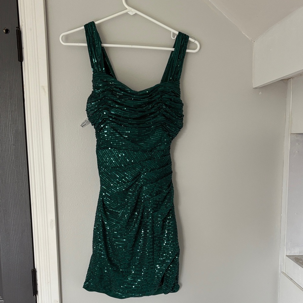 Elegant Green Sequin Dress